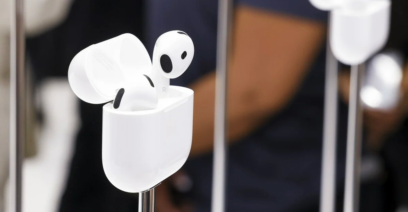 Τα νέα AirPods μειώνουν την ένταση για να συνομιλείτε με τους γύρω σας - Αλλά μήπως είναι αγένεια;