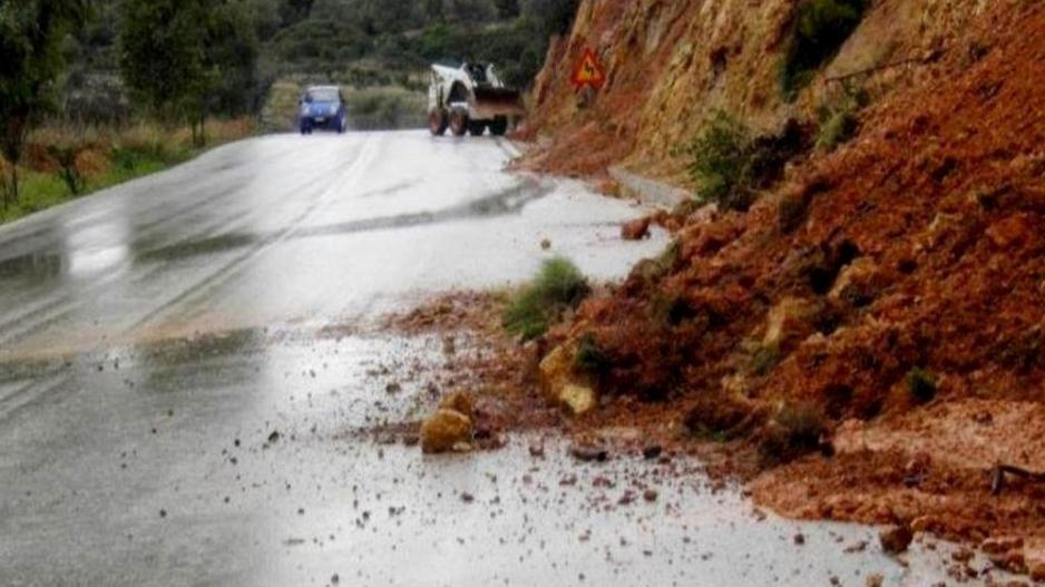 Οδηγοί Προσοχή: Κατολισθήσεις βράχων λόγω των βροχών – Οι δρόμοι που επηρεάζονται