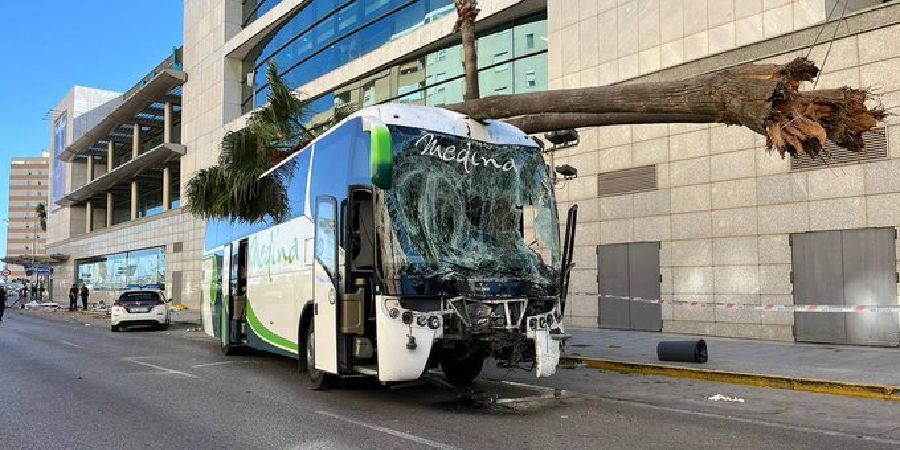 Ισπανία: Λεωφορείο έπεσε πάνω σε περαστικούς - Χάθηκαν τρεις ζωές - Βίντεο