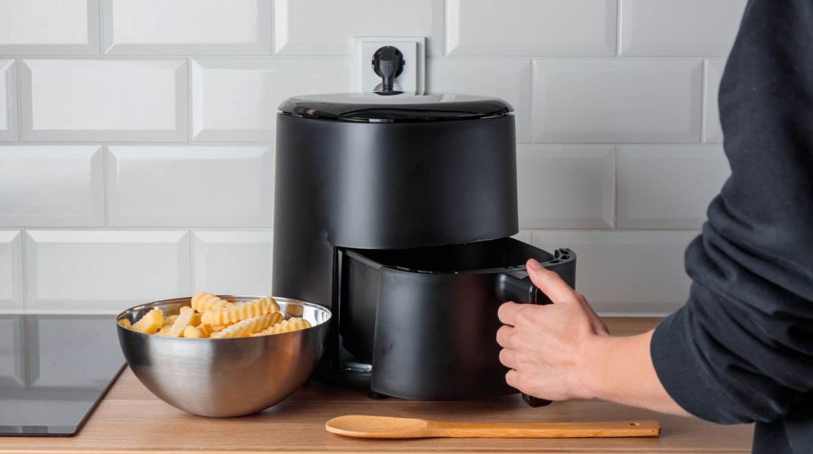 Έχεις air fryer; Τι δεν πρέπει να βάζεις σε αυτό - Κίνδυνος ακόμη και για φωτιά