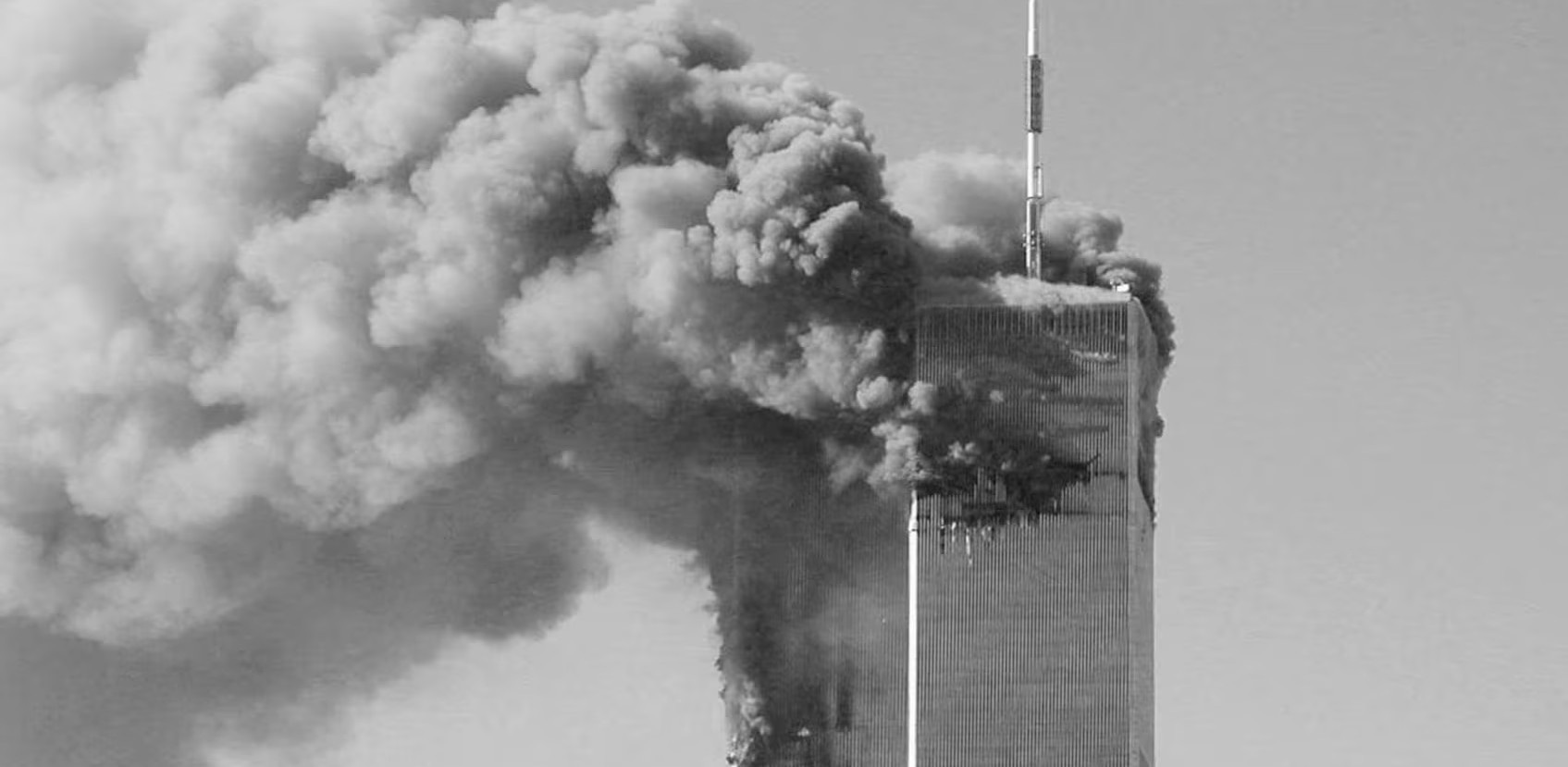 VIDEO - 11 Σεπτεμβρίου 2001: Η ημέρα που σημάδεψε την ανθρωπότητα - Χαραγμένη στη μνήμη η στιγμή που οι Δίδυμοι Πύργοι κατέρρευσαν