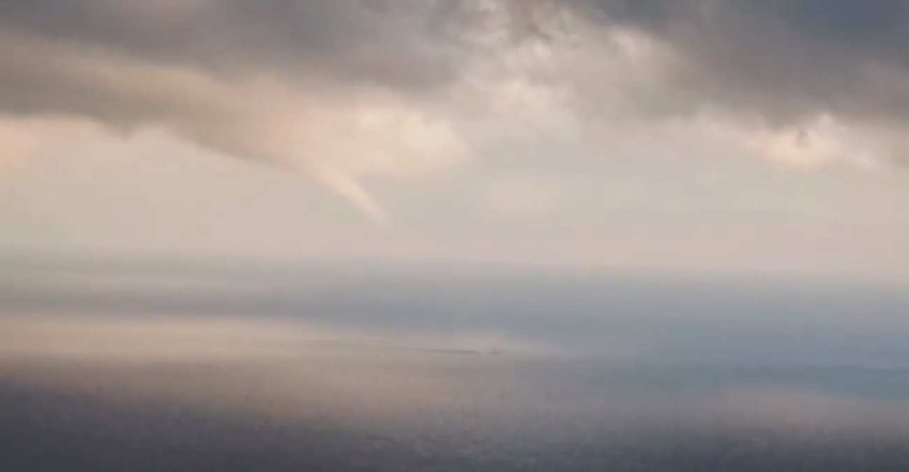 Εντυπωσιακές εικόνες από υδροστρόβιλο στην Πάφο - Δείτε βίντεο