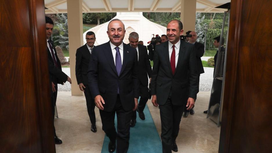 Τις τελευταίες εξελίξεις στο Κυπριακό συζήτησαν Τσαβούσογλου-Οζερσάι 