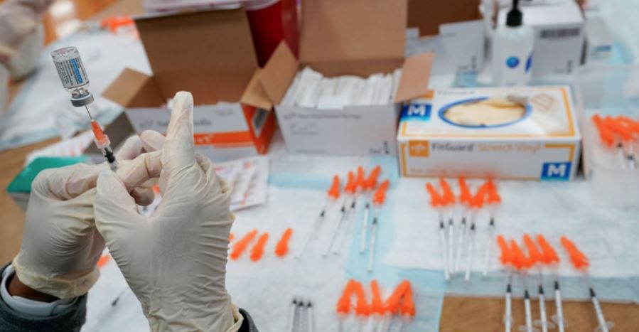 Η Johnson & Johnson καθυστερεί τις παραδόσεις εμβολίων στην Ευρώπη - Εντοπίστηκαν περιστατικά θρομβώσεων