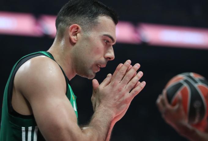 «Κεραυνός» εν αιθρία για Παναθηναϊκό: Χτύπησε στο γόνατο ο Σλούκας, χάνει την σειρά με τη Βαλένθια