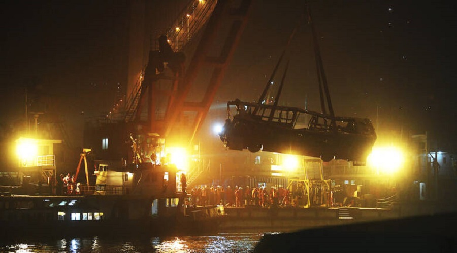 Τρεις νεκροί στην Κίνα από την κατάρρευση γέφυρας - Καταπλάκωσε αυτοκίνητα
