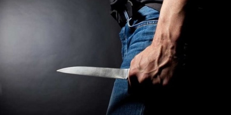 Λάρισα: «Θα σε σφάξω εγώ μια μέρα» έλεγε ο 18χρονος που μαχαίρωσε τον πατέρα του, καταγγέλλει γειτόνισσα