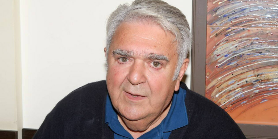 Πασχάλης Τερζής: Αυτή είναι η μοναδική (και σπάνια) φωτό του από το φετινό καλοκαίρι - Παρέα με φίλους