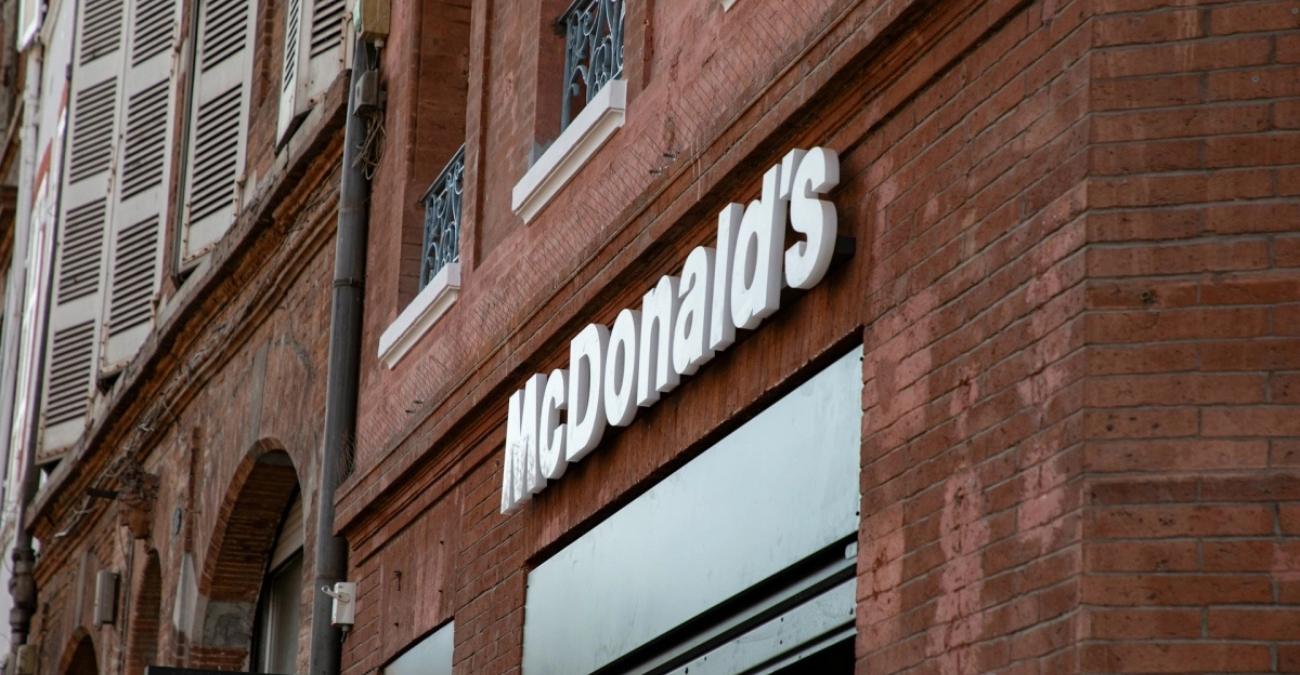 Τα 5 πιο παράξενα καταστήματα McDonald’s στον κόσμο: Η αρχιτεκτονική τους εντυπωσιάζει - Video