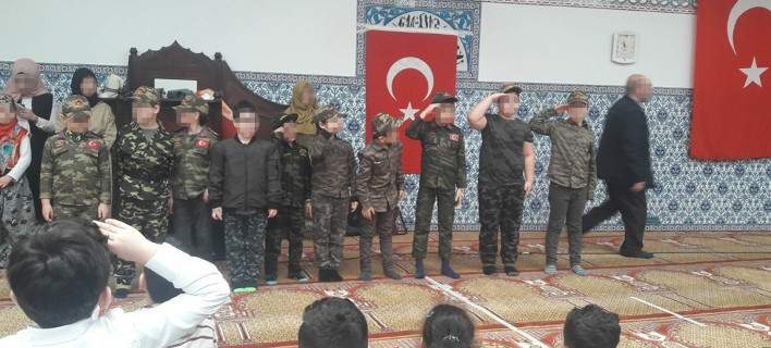 Σάλος με τουρκικό εθνικιστικό σόου - Παιδιά στρατιώτες του Ερντογάν - VIDEO&ΦΩΤΟΓΡΑΦΙΕΣ