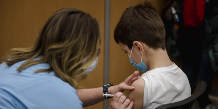 Ελλάδα: Έχουν ήδη προγραμματιστεί 28.000 ραντεβού για εμβολιασμό παιδιών 5-11 ετών