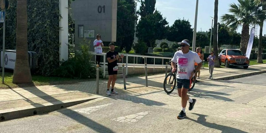 Έτρεξε για ευαισθητοποίηση του καρκίνου του μαστού ο Χατζηπαντέλα - «Τι είναι 20 χιλιόμετρα μπροστά στην αγωνία που περνά ο άνθρωπος;»