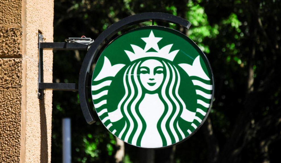 Starbucks: Αυξάνει τα… τραπεζοκαθίσματα και υπόσχεται νέα στελέχη καταστημάτων