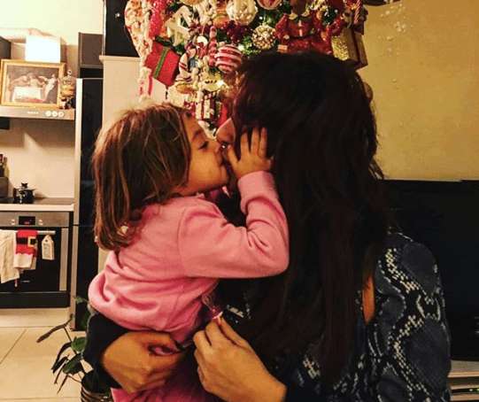 Κύπρια ηθοποιός τρελαίνει το Instagram παρέα με την κόρη της - VIDEO