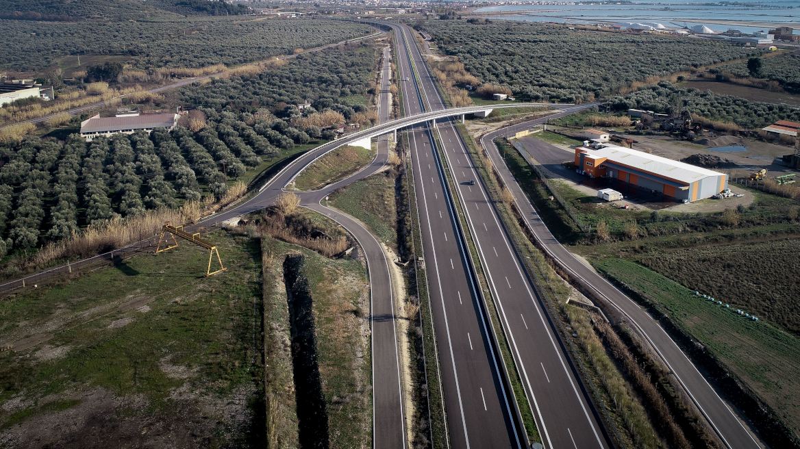 Άνδρας ξέχασε τη σύζυγό του στην Ιόνια Οδό και ζήτησε βοήθεια στα διόδια