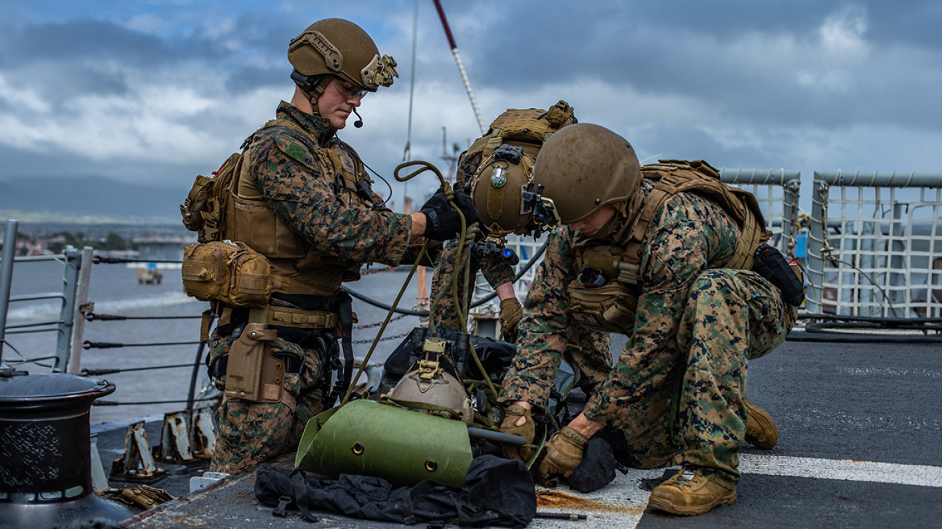 LIVE: Πυραυλική επίθεση του Ιράν σε Τελ Αβίβ και Ιερουσαλήμ, το Ισραήλ σφυροκοπά ξανά τη Βηρυτό - Χιλιάδες πεζοναύτες στη Μέση Ανατολή την Παρασκευή, γράφει η WSJ