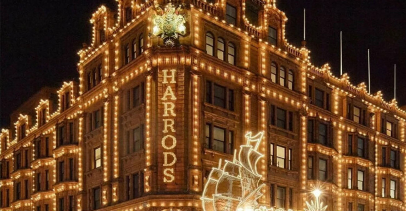 Η φαντασμαγορική μεταμόρφωση των Harrods στο Χριστουγεννιάτικο Λονδίνο - Δείτε φωτογραφίες και βίντεο