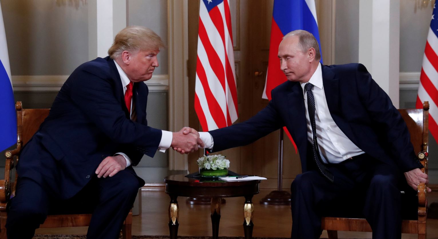 Πολιτική θύελλα στις ΗΠΑ από τις δηλώσεις του Τραμπ στη σύνοδο κορυφής με τη Ρωσία 