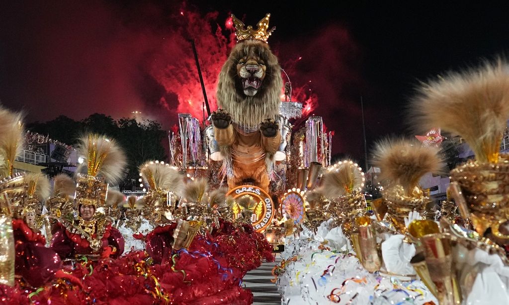 Το Καρναβάλι του Ρίο σε εικόνες: Το πιο ξέφρενο παγκόσμιο πάρτι - Ωδή σε φτερά, πούπουλα και γκλίτερ