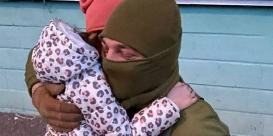 Συγκινεί 7χρονη στην Ουκρανία: Έσπασε τον κουμπαρά της για να αγοράσει αλεξίσφαιρο γιλέκο για έναν στρατιώτη   