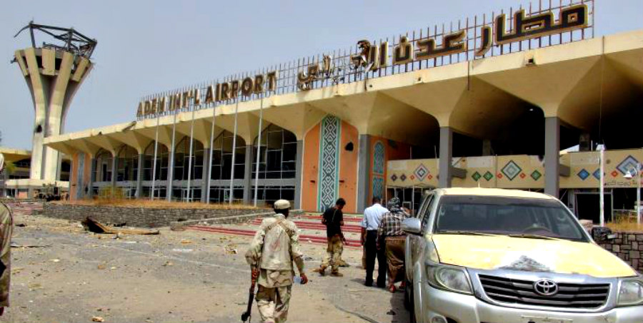 Δέκα νεκροί από επίθεση στο αεροδρόμιο Άντεν μετά την προσγείωση αεροπλάνου που μετέφερε Κυβέρνηση Υεμένης 
