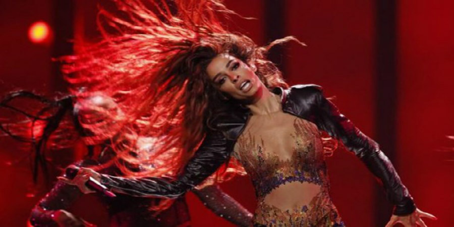 Mad VMA: Εντυπωσιακό άλμα της Φουρέιρα σε χορευτή – Ξετρέλανε το κοινό - VIDEO