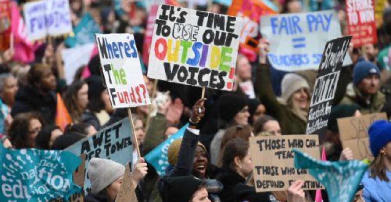 Τριήμερη απεργία αρχίζουν οι δάσκαλοι σε Αγγλία και Ουαλία