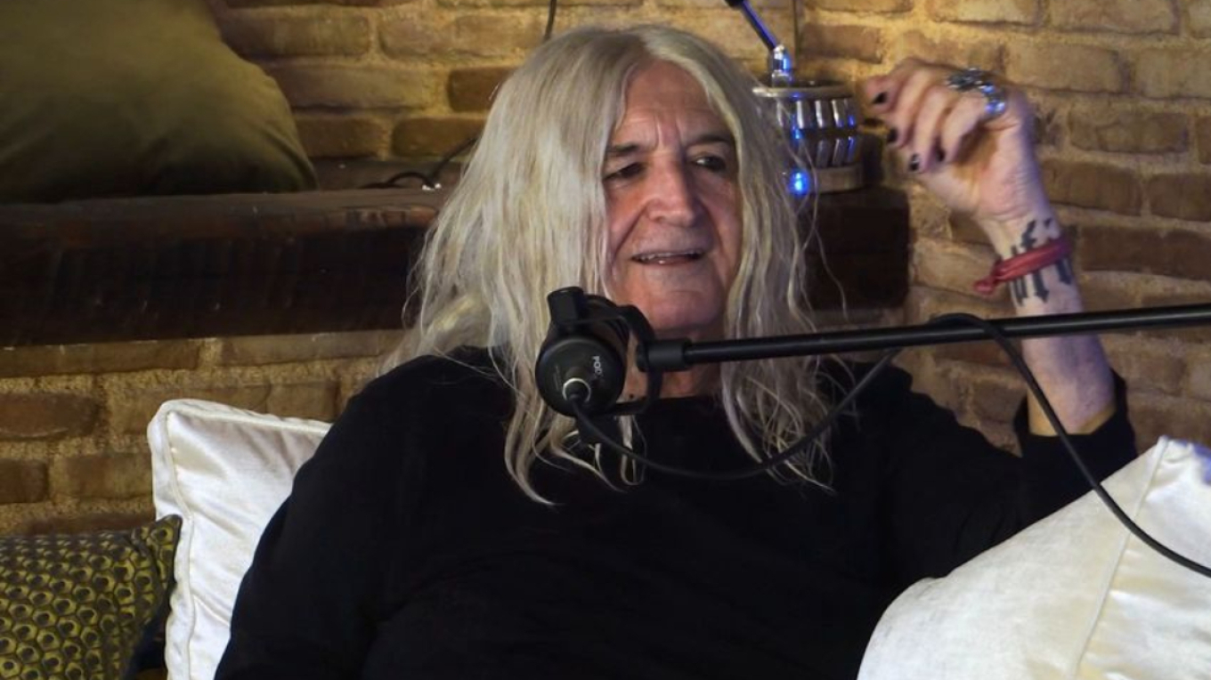 Νίκος Καρβέλας: Το έντεχνο είναι το τραγούδι των ατάλαντων, των δυσκοίλιων