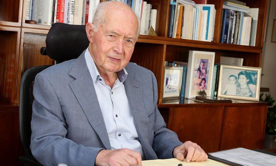 Ύστατο χαίρε στον Γιώργο Βασιλείου - Κηδεύεται με τιμές εν ενεργεία Προέδρου