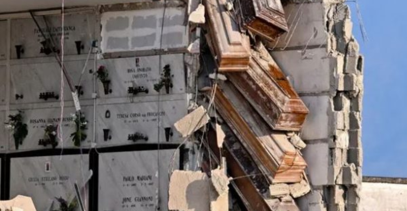 Ιταλία: Νεκροταφείο καταρρέει και τα φέρετρα κρέμονται στο κενό  - Bίντεο