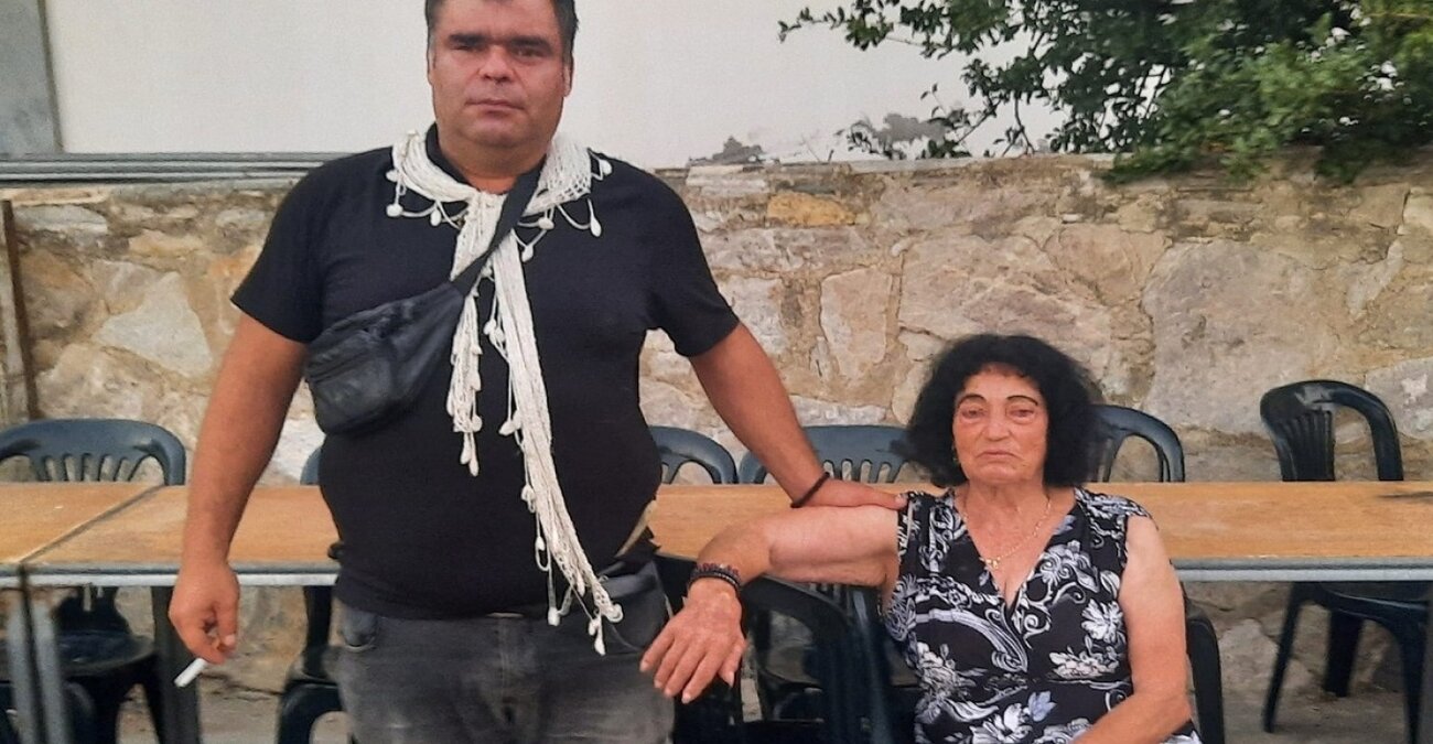 Ο έρως χρόνια δεν κοιτά: Η 82χρονη Παρασκιώ από την Κρήτη αρραβωνιάστηκε τον 41χρονο Κωστή - Δείτε βίντεο