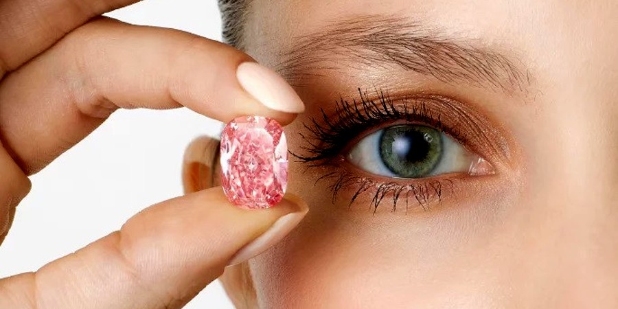 Αστρονομικό ποσό - Πουλήθηκε σε δημοπρασία το δεύτερο μεγαλύτερο ροζ διαμάντι - Απαράμιλλη η ομορφιά του