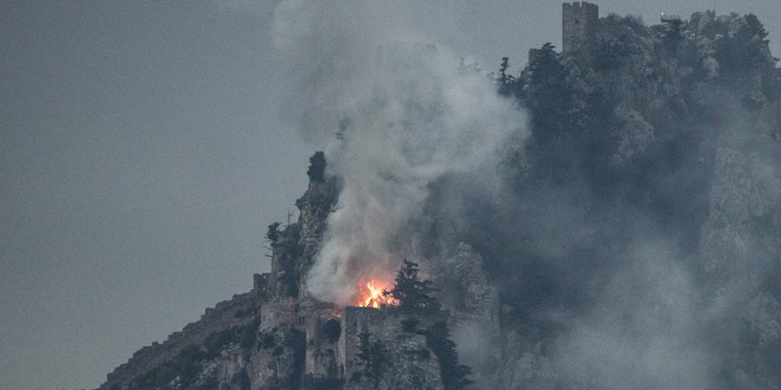 ΚΑΤΕΧΟΜΕΝΑ: Φωτιά στον Άγιο Ιλαρίωνα - Μάλλον προκλήθηκε από κεραυνό