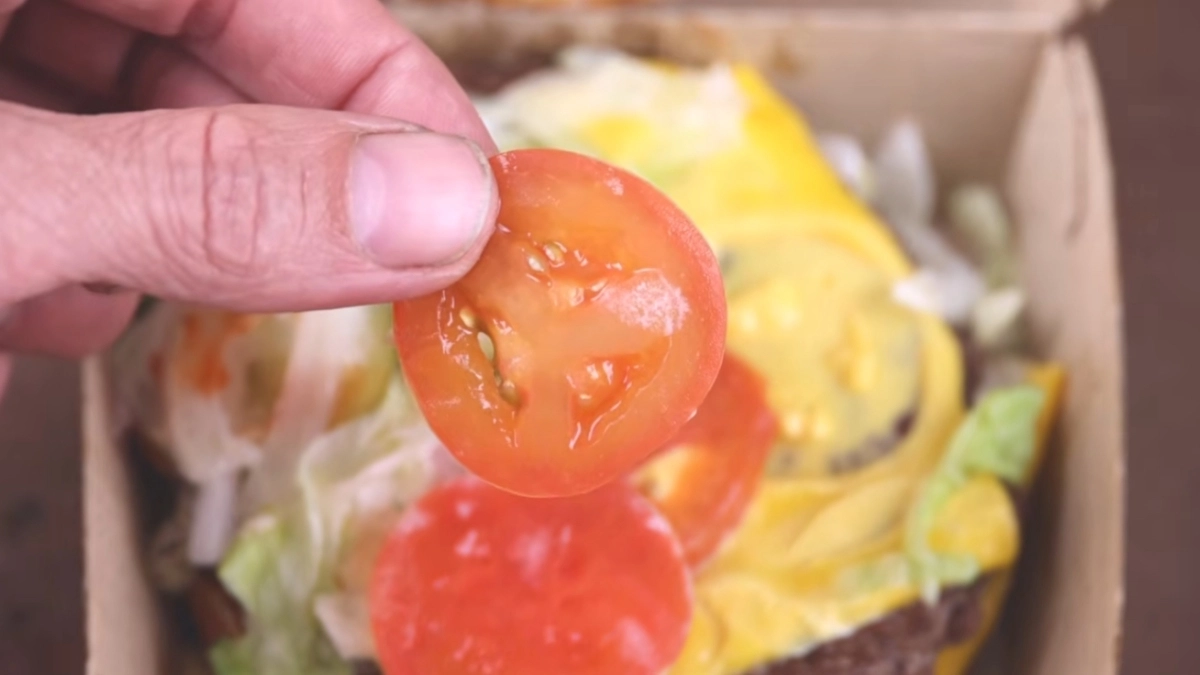 VIDEO: Φύτεψε ντομάτα από χάμπουργκερ McDonald’s - Το αποτέλεσμα μετά από 124 ημέρες έγινε viral