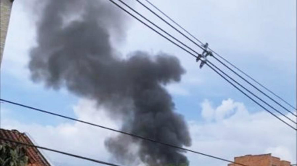 Κολομβία: Μικρό αεροσκάφος έπεσε στην κατοικημένη περιοχή Μεντεγίν – Βίντεο