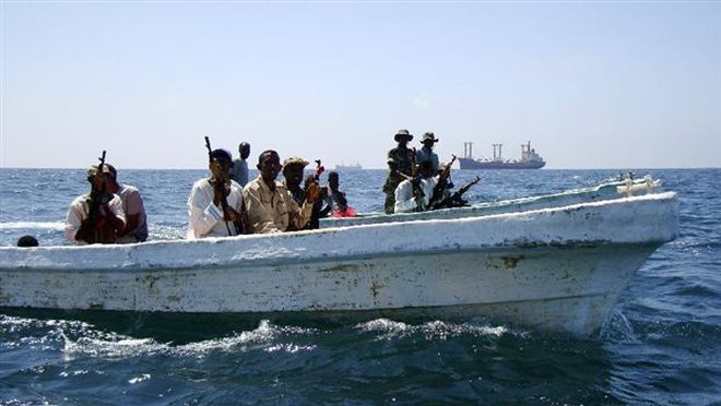 Πειρατές επιτέθηκαν σε πλοίο και απήγαγαν 12 μέλη πληρώματος