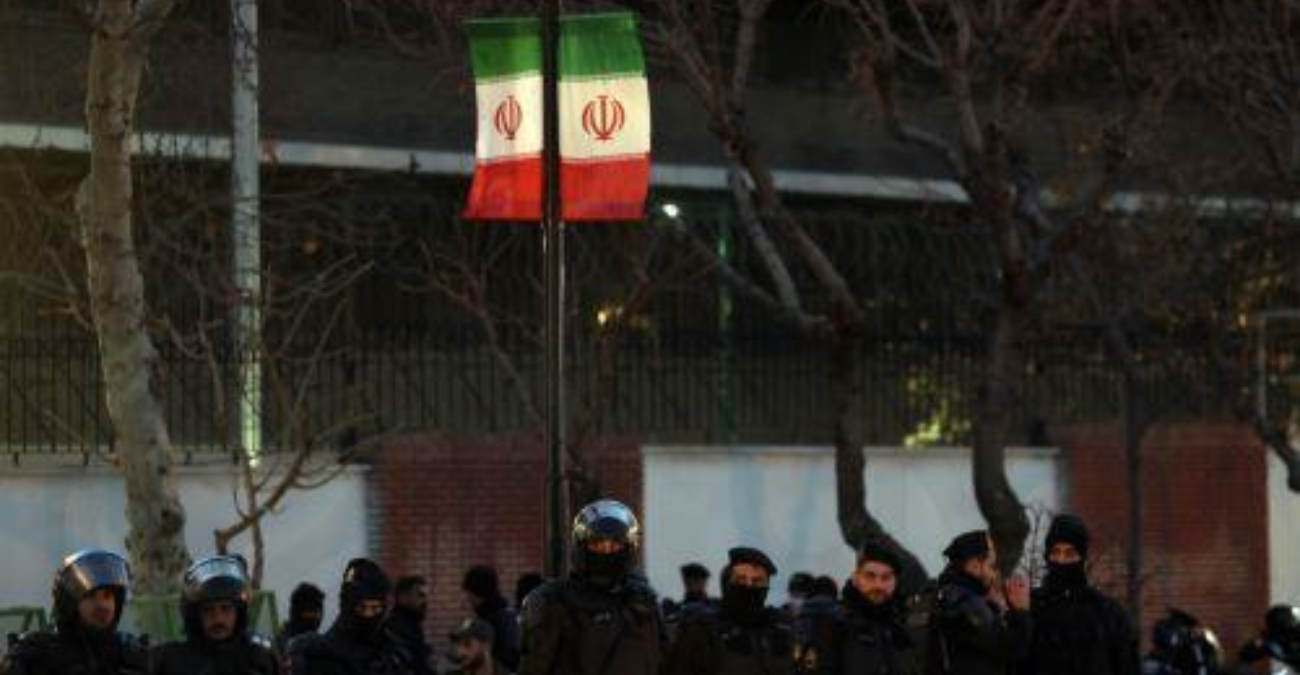 Διεθνολόγος: Xάος ή εσωτερική ανακατάταξη εντός καθεστώτος Ιράν, πολύ πιθανά σενάρια