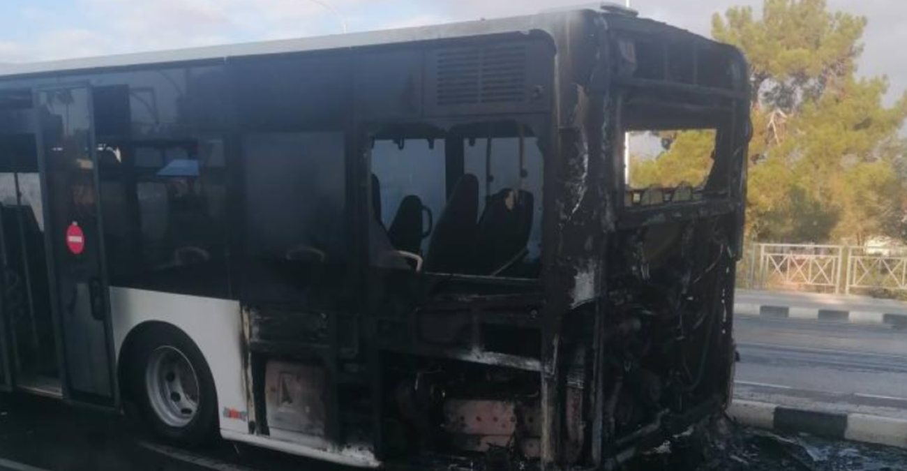 Γονείς Μέσης Εκπαίδευσης για φωτιά σε λεωφορείο: «Από τύχη δεν θρηνήσαμε θύματα»