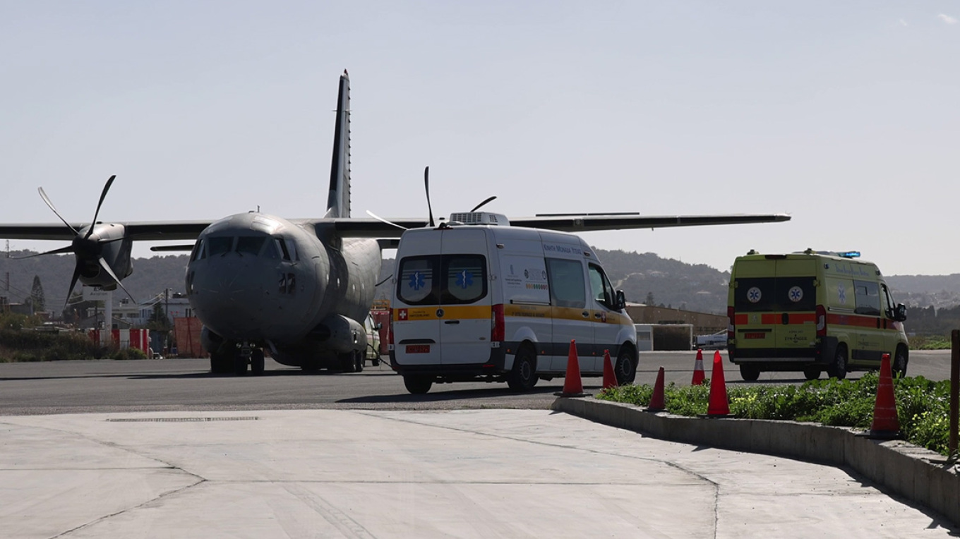 Τραγωδία στη Χίο: Στην Αθήνα με αεροδιακομιδή έξι τραυματισμένα παιδιά