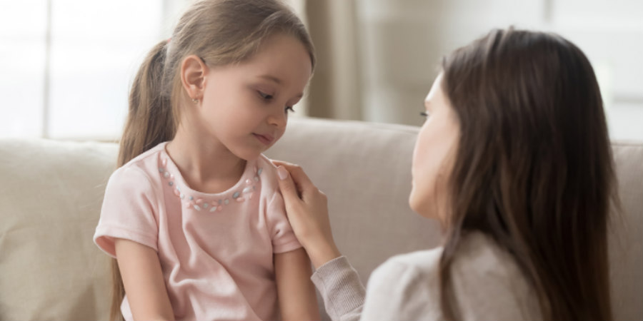 Πώς να μιλήσετε στο παιδί σας για την κακοποίηση παιδιών για να νιώθει ασφάλεια - Η σωστή προσέγγιση