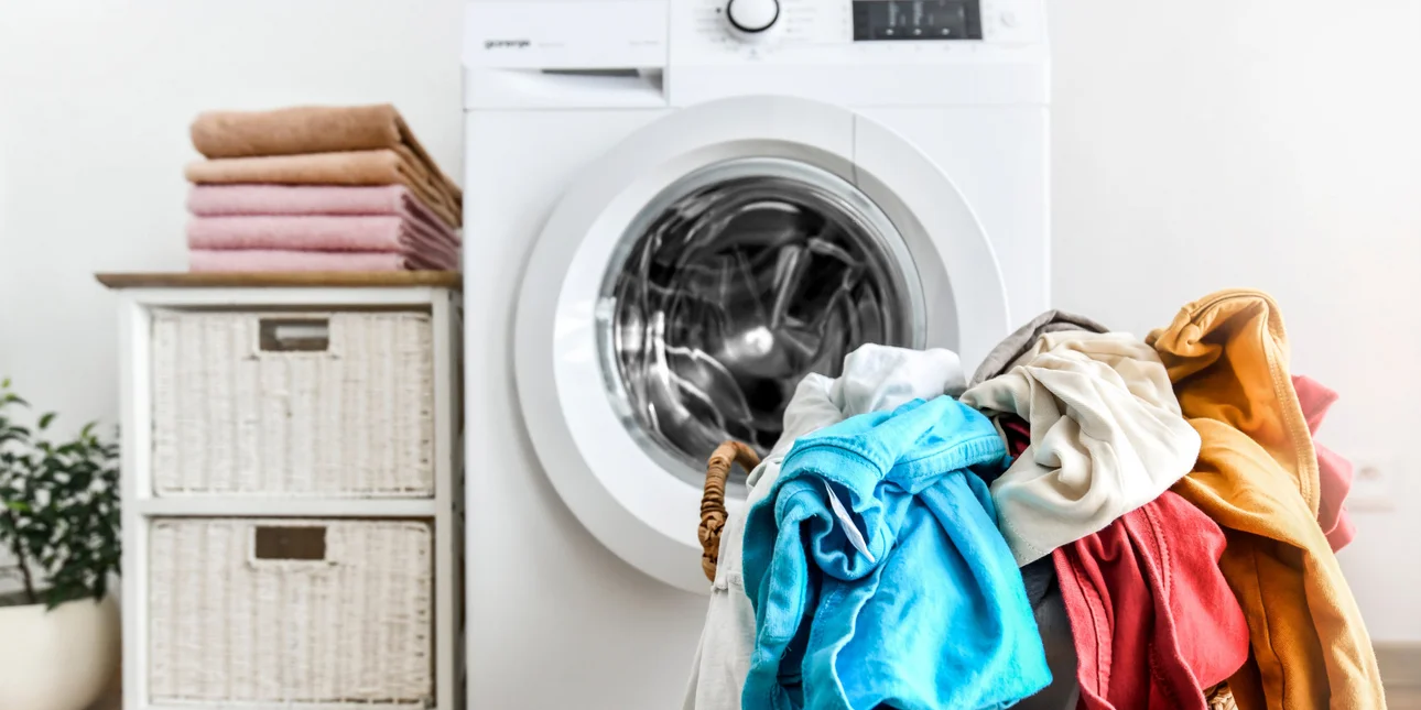 Ποτέ μην τα βάζετε στο πλυντήριο: 6 πράγματα που καταστρέφουν τη συσκευή