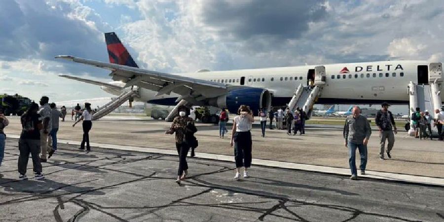 Τρόμος για 190 επιβάτες πτήσης στην Ατλάντα - Έσκασε ένα από τα ελαστικά του αεροσκάφους - Φωτογραφίες