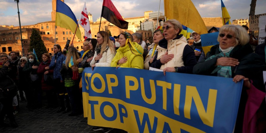 Διαδηλωτές σε όλη την Ευρώπη κατά του πολέμου στην Ουκρανία - Κατέκλυσαν τους δρόμους ζητώντας ειρήνη