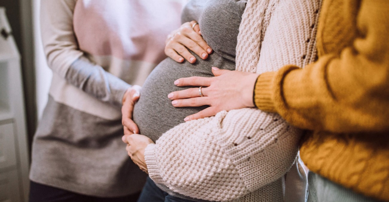 Δικαίωμα ιατρικώς υποβοηθούμενης αναπαραγωγής και για μονήρεις γυναίκες - Τι άλλο βελτιώνεται στη νομοθεσία