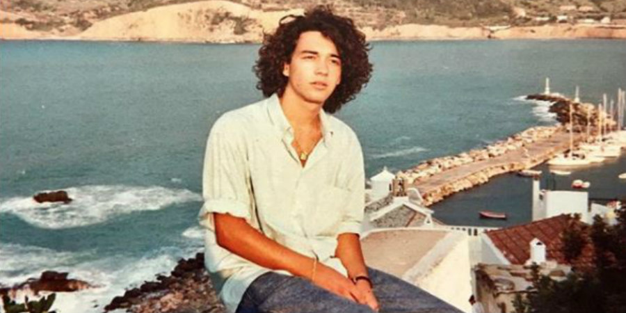 Δεν είναι ο Ρουβάς αλλά παρουσιαστής της κυπριακής tv πριν 29 χρόνια - ΦΩΤΟΓΡΑΦΙΑ 
