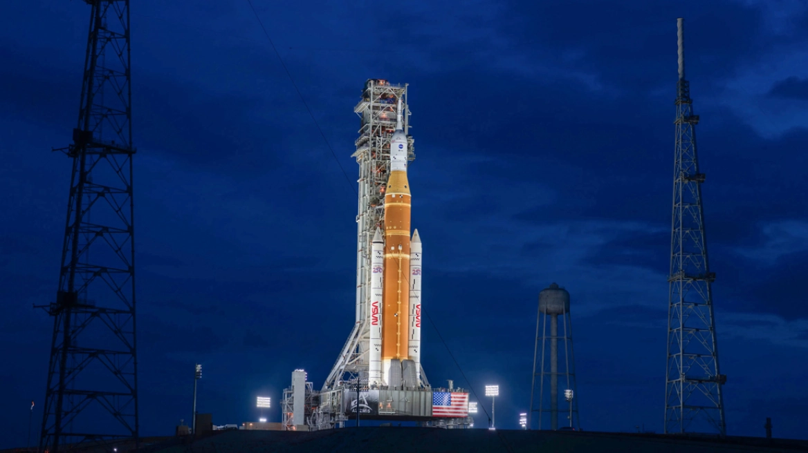 ΗΠΑ: Αναβάλλεται λόγω τεχνικών προβλημάτων η εκτόξευση του πυραύλου που θα μετέφερε αστροναύτες γύρω από τη Σελήνη