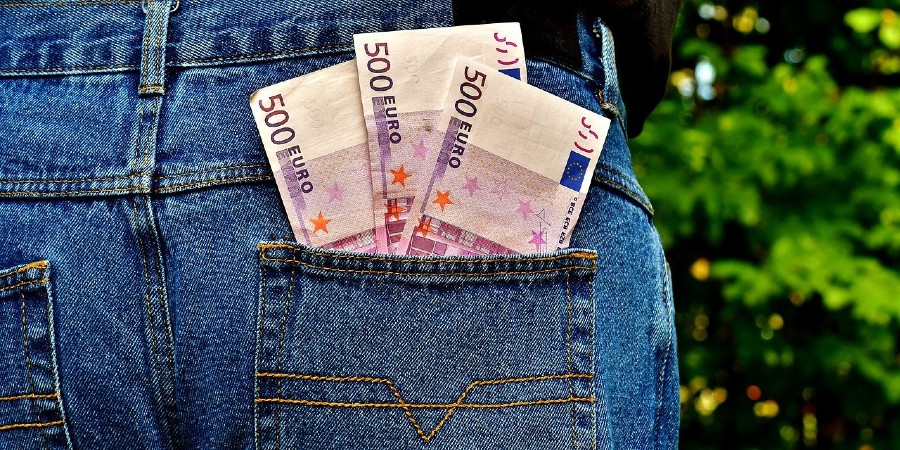 «Ανακούφιση» για την τσέπη των κυβερνητικών - Παίρνουν ΑΤΑ και άλλες δύο αυξήσεις