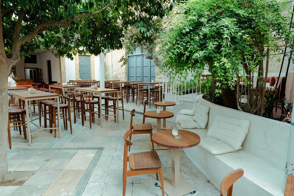 Ψάχνεις στέκια στη Λευκωσία για το καλοκαίρι; 5 δροσερές αυλές για καφέ και κοκτέιλ