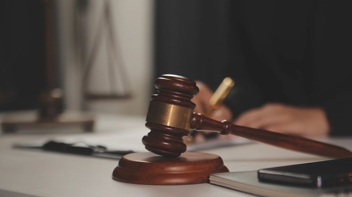 Θεσσαλονίκη: Στη φυλακή άνδρας που καταδικάστηκε για ενδοοικογενειακή βία και αμέσως μετά απείλησε ότι θα σκοτώσει τη σύζυγό του