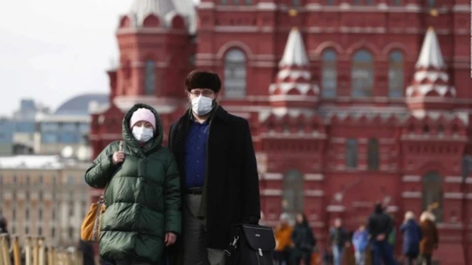 Κορωνοϊός: Η Ρωσία εξετάζει εκ νέου μέτρα λόγω έξαρσης της πανδημίας